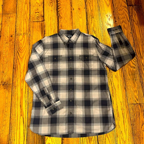 LANDS’ END MENS BLUE & GRAY TRADITIONAL FIT PLAID SHIRT WITH BUTTONED POCKETS - Picture 2 of 9